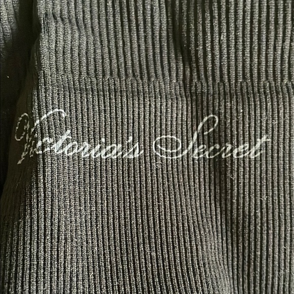 Victoria’s Secret Black Ribbed Crop Top - Picture 3 of 4